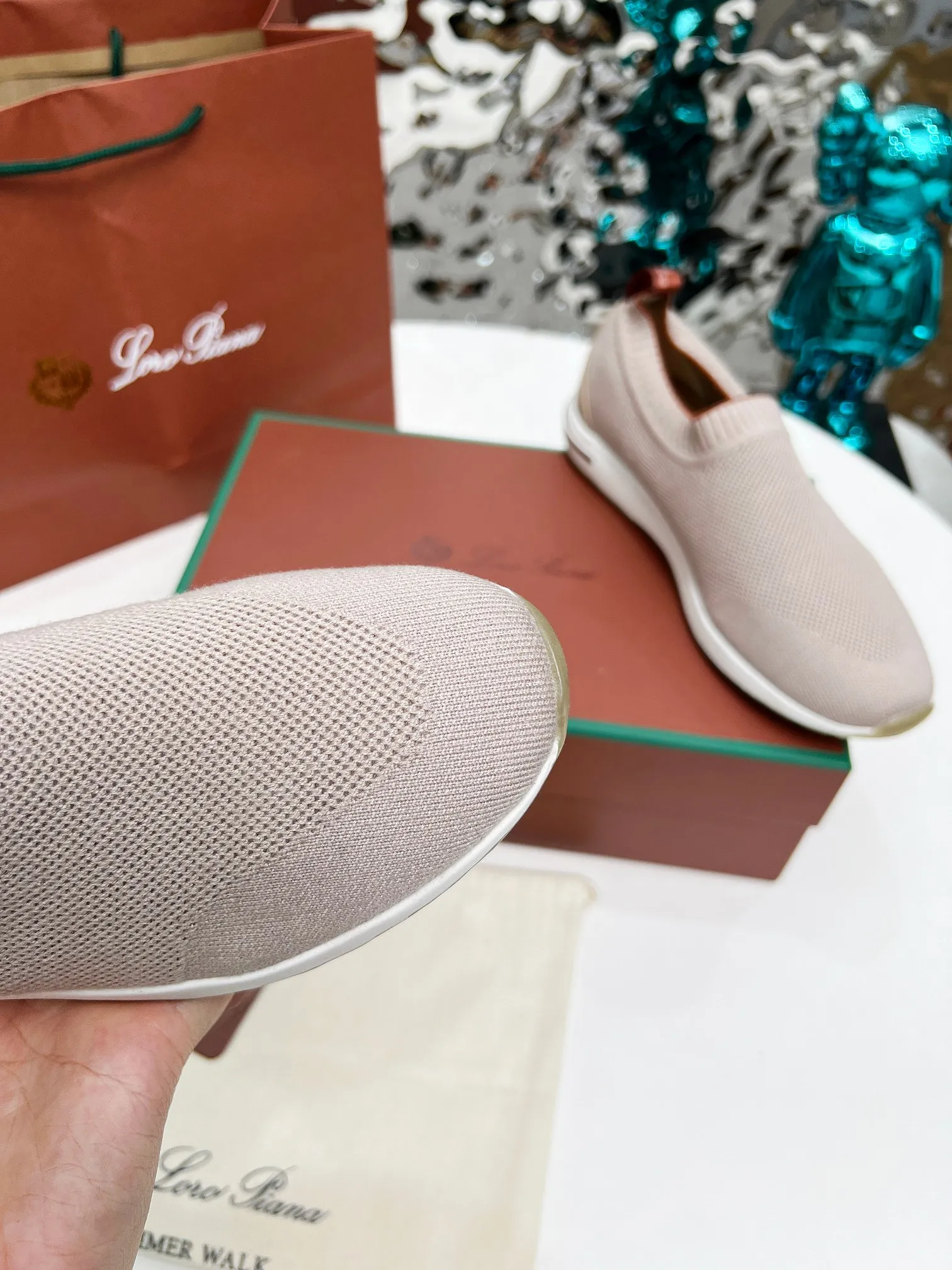 👟👟Ex-factory price 440👟👟 Men’s size +10 🧨🧨🧨Loropiana’s new board is online! This product is made of imported nylon velvet and developed from original boards. It is light, comfortable and breathable, and is suitable for all seasons. Size: 35-41, (Note: 35 and 41 are not returnable or exchangeable),